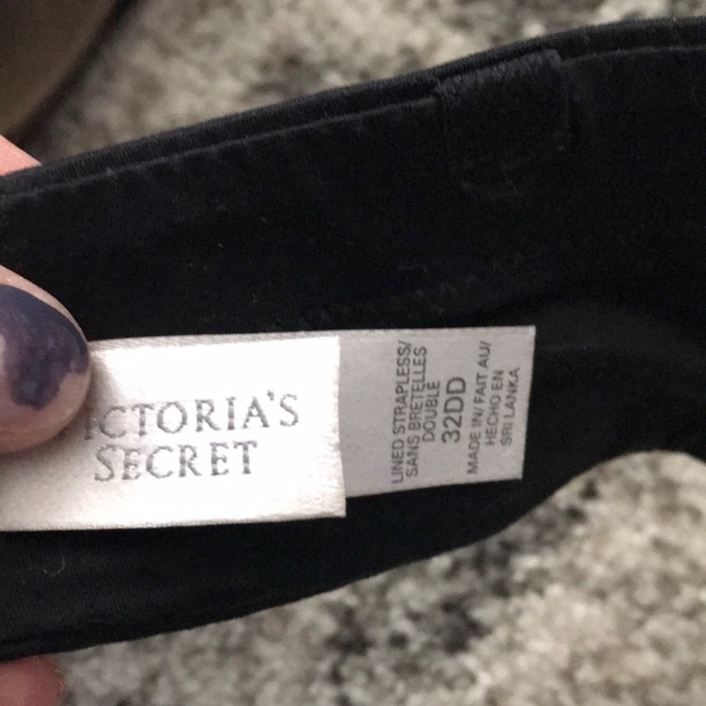 Victoria’s Secret strapless bra - Picture 2 of 4